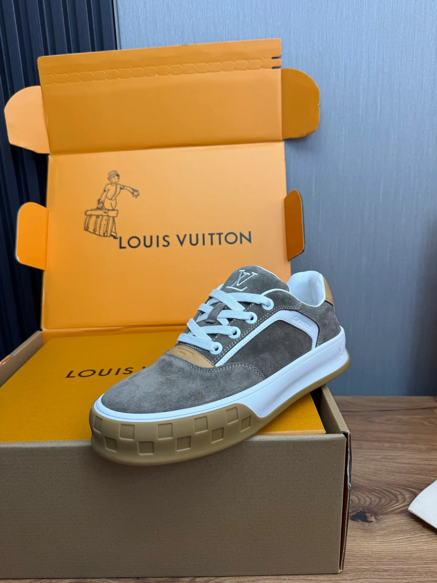 Men's shoes 620💰 Lv. Top purchasing agent🇮🇹 Louis Vuitton, sports sneakers counter synchronization, uppers imported from Italy, high-quality splicing and complex handicrafts, imported mesh pads are soft and comfortable, soles: original factory special soles, TPU exclusive movable molded soles super comfortable, original factory single goods, 🔍🔍high quality, you can enter and exit the counter at will, welcome to compare, code number 38-44 (customized 38.45)